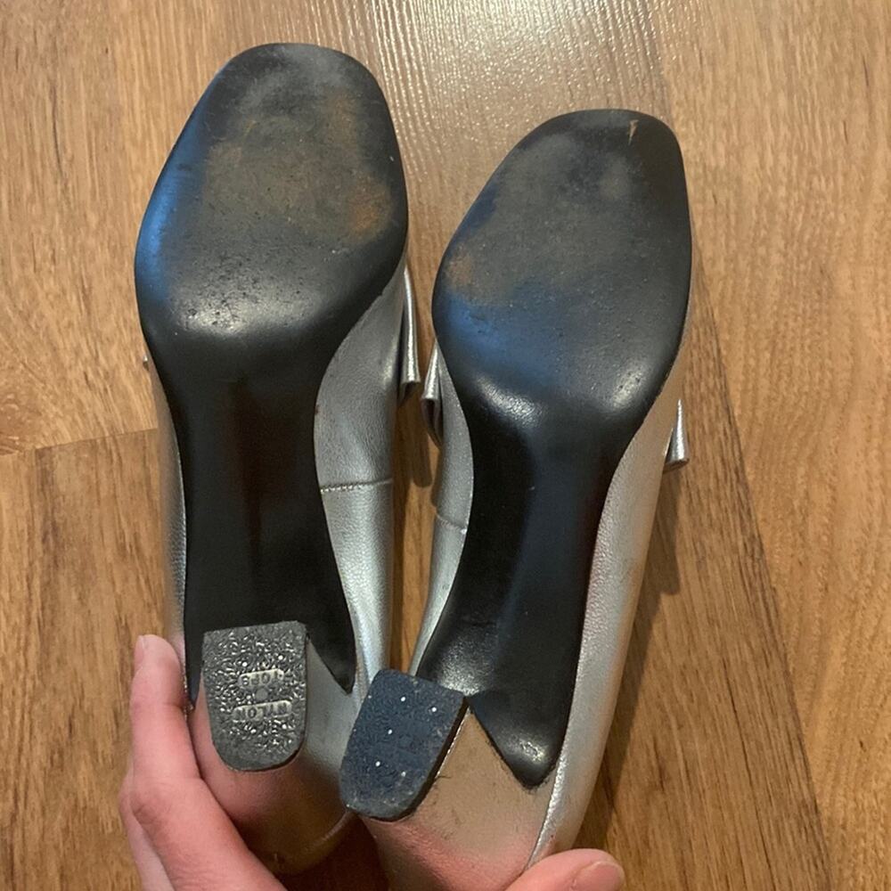 May Company California Silver Metallic Vintage Bow Heels Size 8 Narrow Women’s - Picture 6 of 11